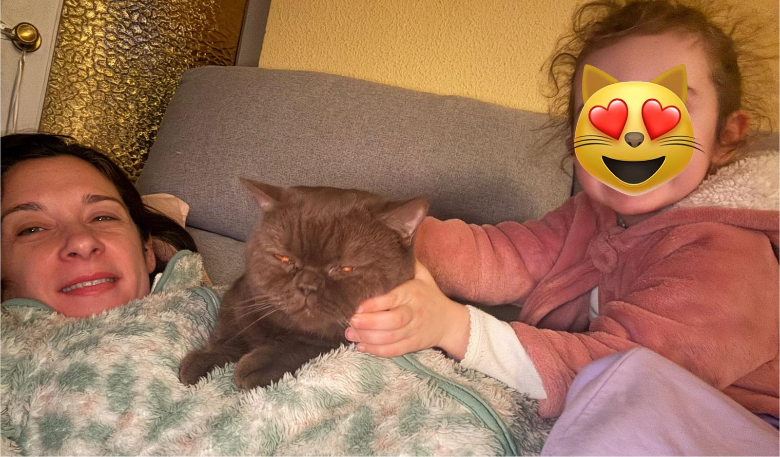 Aki disfrutando con la familia de Angie